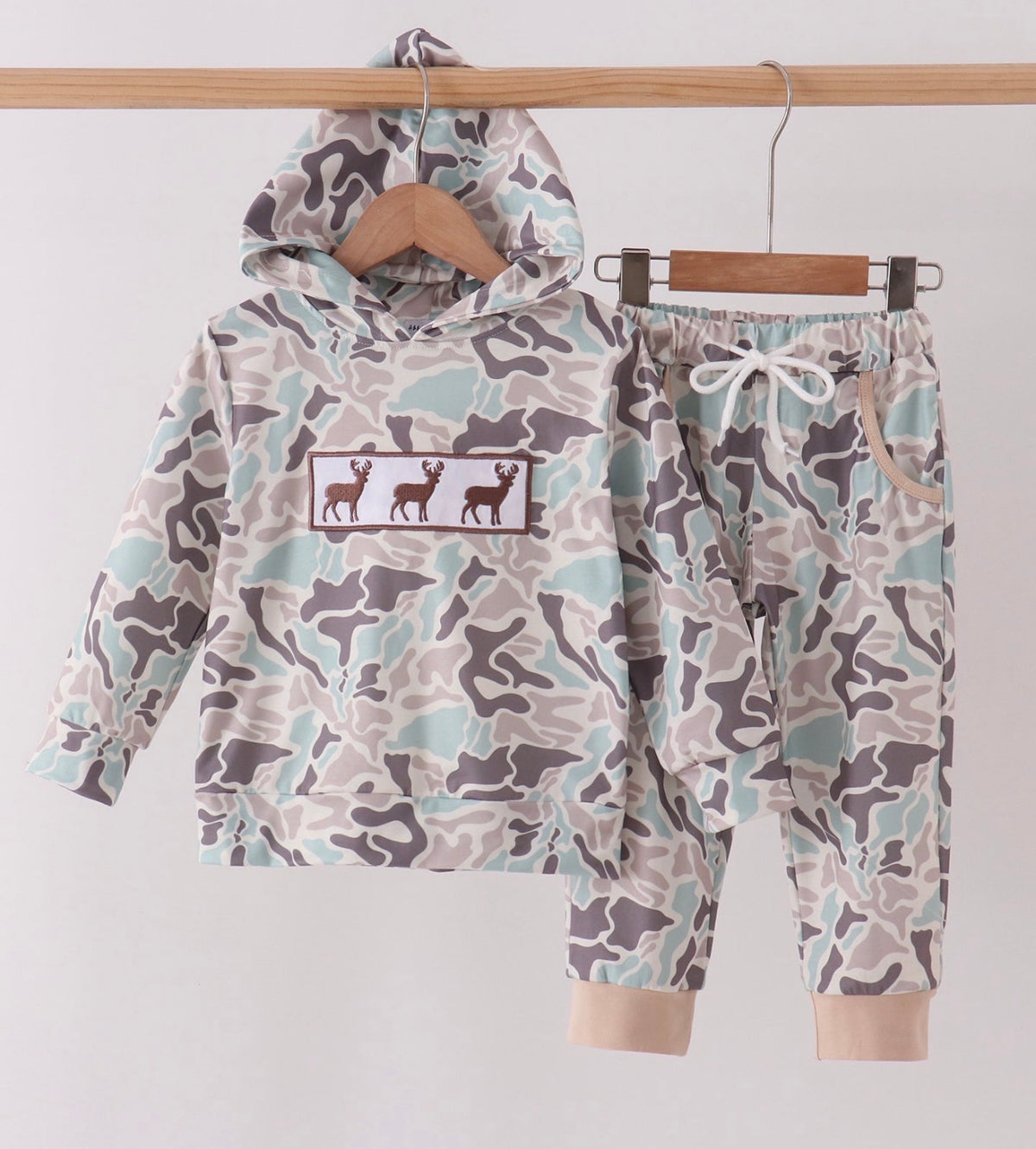 PO92 Camouflage hunting deer embroidery